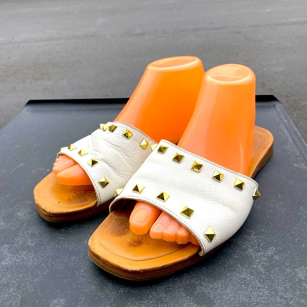 Sophia milano Women’s White Leather with Studs online sandals Size 8.5